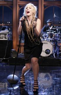 Natasha Bedingfield feet photo thumbnail