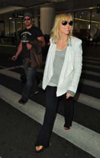 Natasha Bedingfield feet photo thumbnail