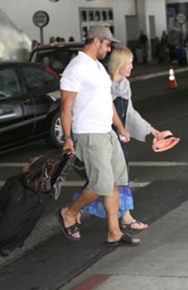 Natasha Bedingfield feet photo thumbnail