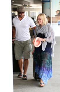 Natasha Bedingfield feet photo thumbnail