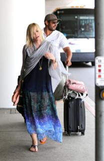 Natasha Bedingfield feet photo thumbnail