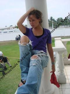 Natasha Dupeyrón feet photo thumbnail