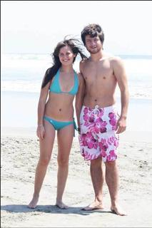Natasha Dupeyrón feet photo thumbnail