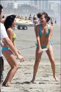 Natasha Dupeyrón feet photo thumbnail