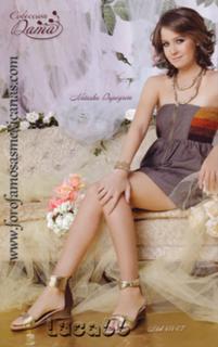 Natasha Dupeyrón feet photo thumbnail
