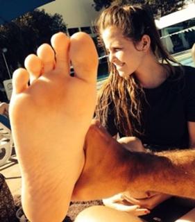Natasha Dupeyrón feet photo thumbnail
