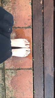 Natasha Dupeyrón feet photo thumbnail