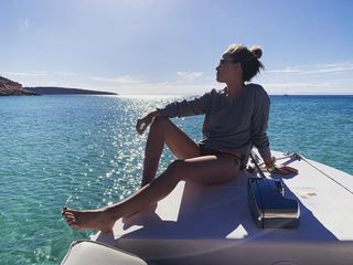 Natasha Dupeyrón feet photo thumbnail