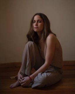 Natasha Dupeyrón feet photo thumbnail