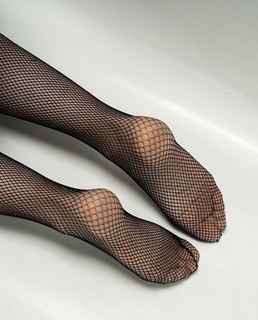 Natasha Dupeyrón feet photo thumbnail