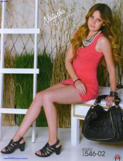 Natasha Dupeyrón feet photo thumbnail