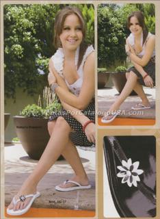 Natasha Dupeyrón feet photo thumbnail