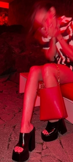 Natasha Dupeyrón feet photo thumbnail