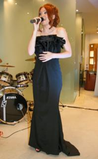 Natasha Hamilton feet photo thumbnail