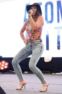 Natasha Hamilton feet photo thumbnail