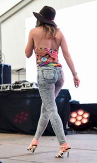 Natasha Hamilton feet photo thumbnail