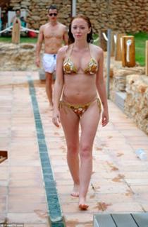 Natasha Hamilton feet photo thumbnail
