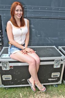 Natasha Hamilton feet photo thumbnail