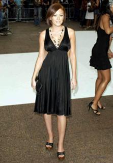 Natasha Hamilton feet photo thumbnail