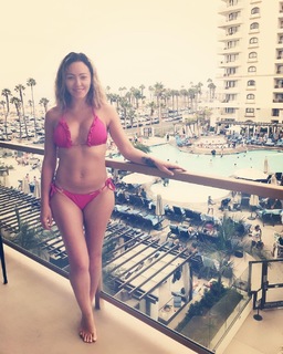 Natasha Hamilton feet photo thumbnail