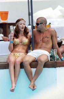 Natasha Hamilton feet photo thumbnail