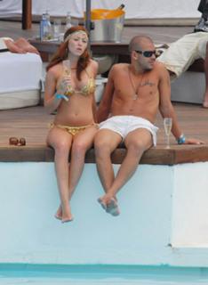 Natasha Hamilton feet photo thumbnail