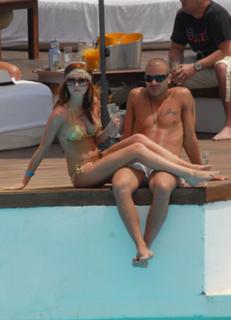 Natasha Hamilton feet photo thumbnail