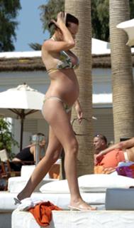 Natasha Hamilton feet photo thumbnail