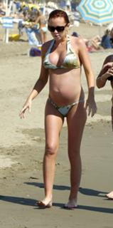 Natasha Hamilton feet photo thumbnail