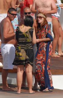 Natasha Hamilton feet photo thumbnail