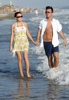 Natasha Hamilton feet photo thumbnail