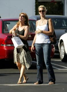 Natasha Henstridge feet photo thumbnail