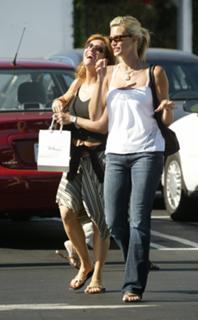 Natasha Henstridge feet photo thumbnail