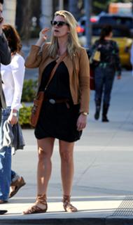 Natasha Henstridge feet photo thumbnail