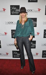 Natasha Henstridge feet photo thumbnail