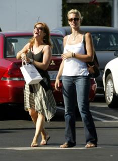 Natasha Henstridge feet photo thumbnail