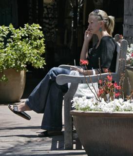 Natasha Henstridge feet photo thumbnail