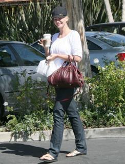 Natasha Henstridge feet photo thumbnail