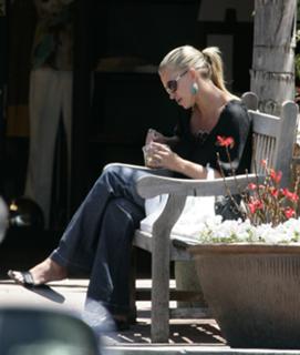 Natasha Henstridge feet photo thumbnail