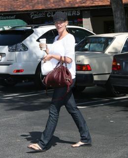 Natasha Henstridge feet photo thumbnail