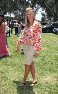 Natasha Henstridge feet photo thumbnail
