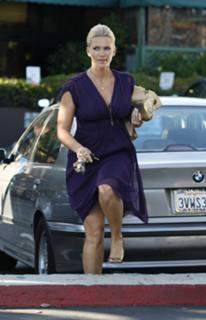 Natasha Henstridge feet photo thumbnail