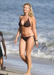 Natasha Henstridge feet photo thumbnail