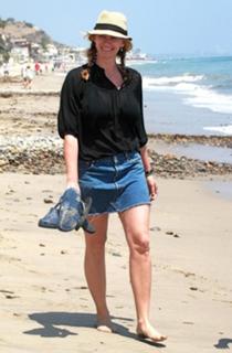 Natasha Henstridge feet photo thumbnail