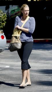 Natasha Henstridge feet photo thumbnail
