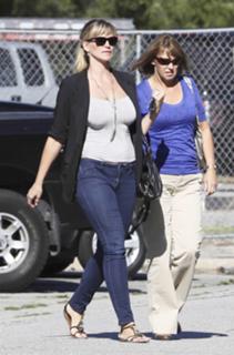 Natasha Henstridge feet photo thumbnail