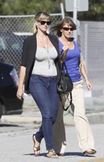 Natasha Henstridge feet photo thumbnail