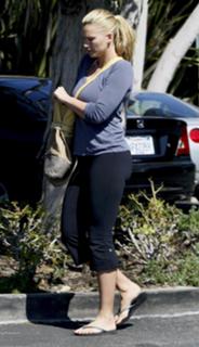 Natasha Henstridge feet photo thumbnail