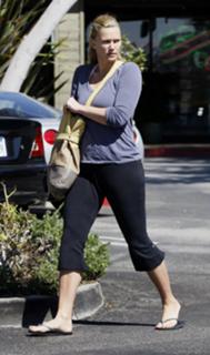 Natasha Henstridge feet photo thumbnail