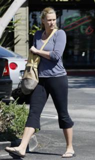 Natasha Henstridge feet photo thumbnail
